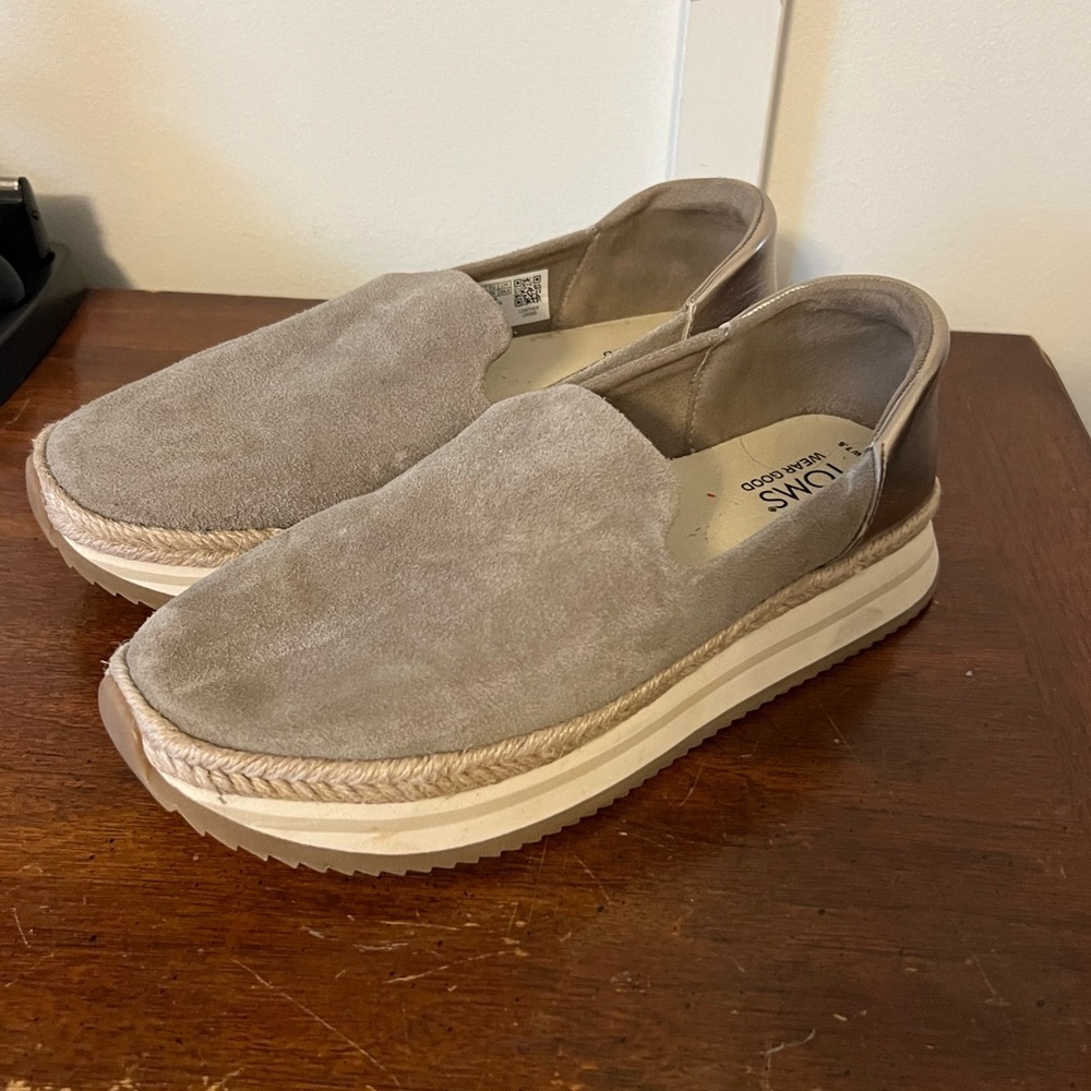 TOMS Suede Slip-On Platform Espadrilles - Taupe Suede size 7.5